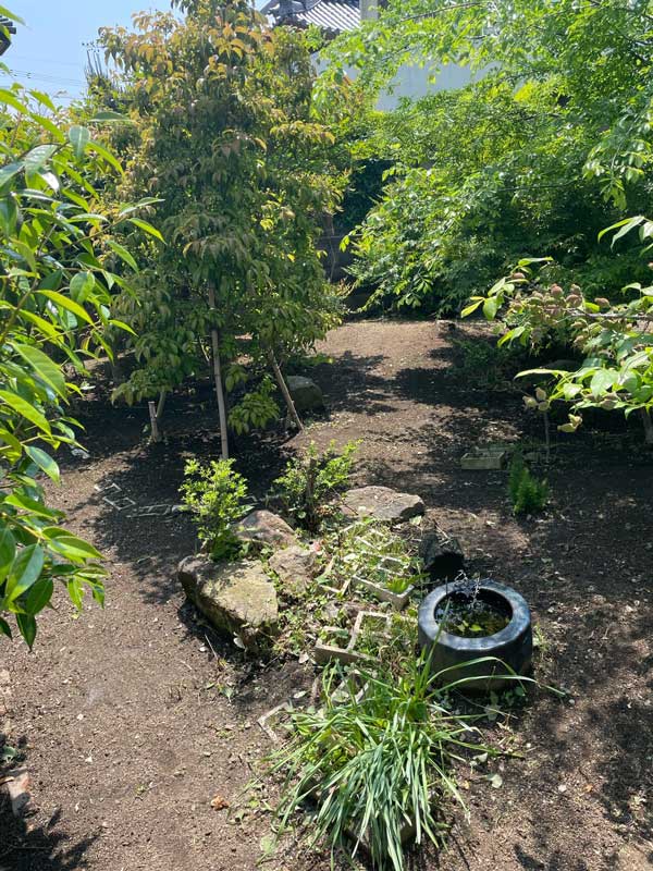 松岡建設伐採施工後：草刈り・除草後の庭