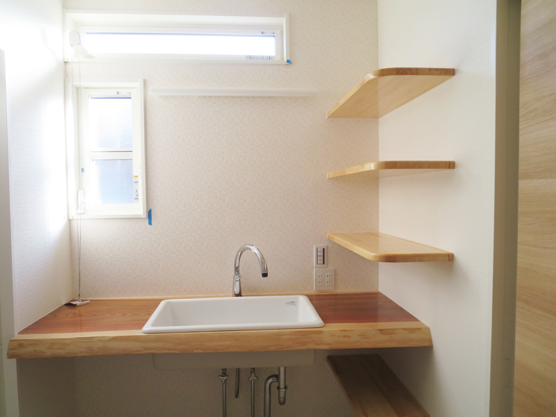 造作洗面台と収納棚