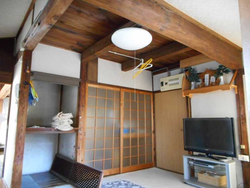 松岡建設階段下収納施工前画像