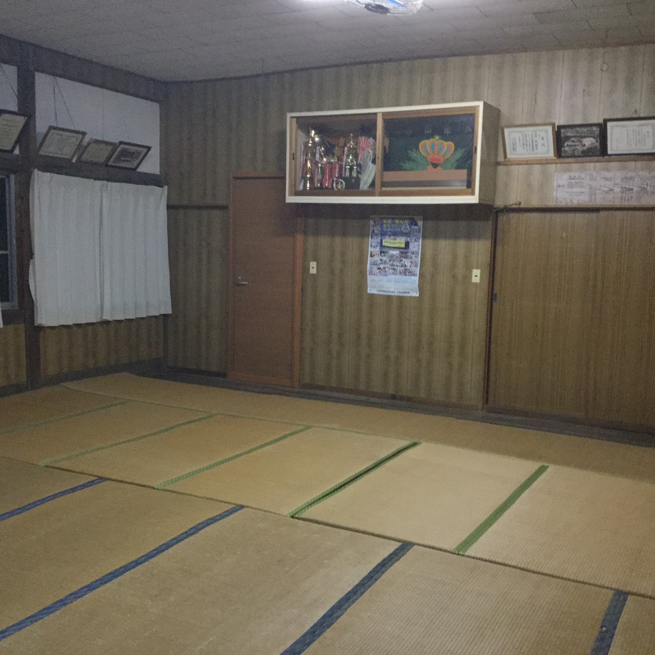 室内：ホール和室