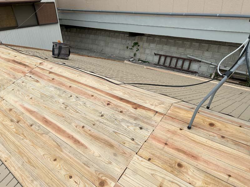 松岡建設瓦葺き替え施工中写真