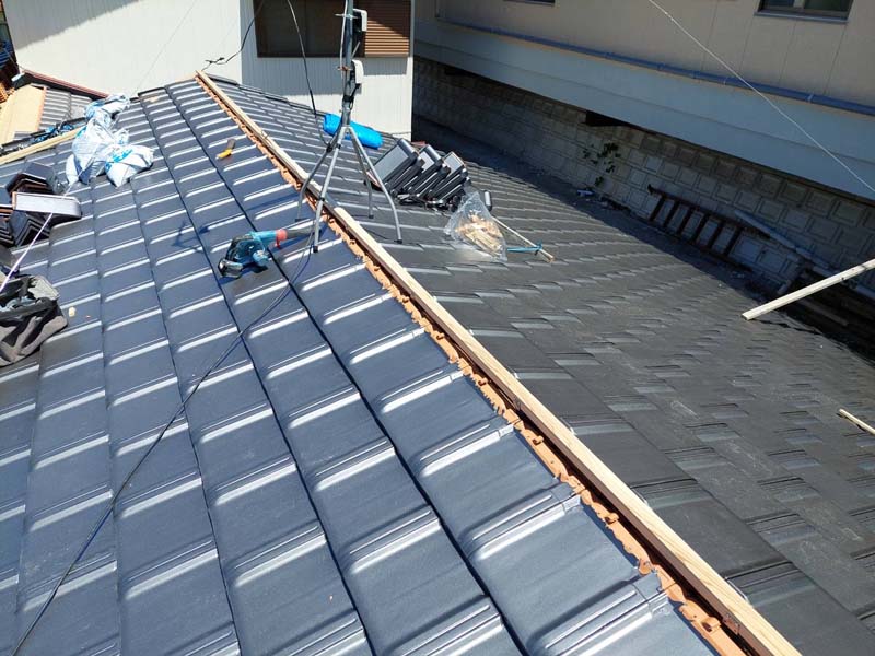 松岡建設瓦葺き替え施工中写真