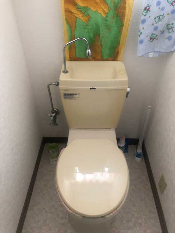 松岡建設トイレ交換施工例：交換前の古い便器